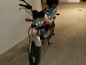 JE VEND UNE MOTO 125 YBR DE 2006