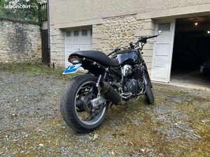 SUZUKI INAZUMA 750 – BASE CAFÉ RACER – CT OK (À REPASSER)