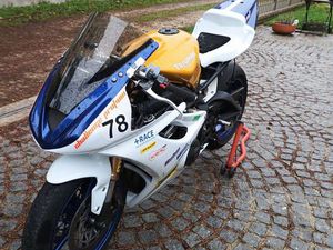 MOTO DE PISTE TRIUMPH 675 DAYTONA