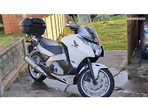 3,5 LITRES AUX 100 KMS - NC 700 INTÉGRA - CONCURRENT DIRECT DU YAMAHA TMAX