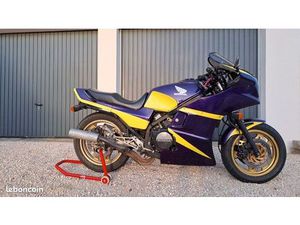 HONDA VF750F RC15