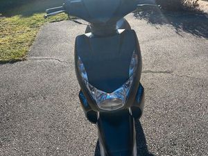 SCOOTER PEUGEOT KISBEE 50 AVEC DEUX CASQUES