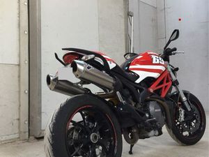 DUCATI 796 MONSTER