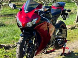 HONDA CBR 1000 RR SC59 – PRÊTE À RUGIR