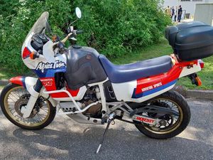 MOTO AFRICA TWIN 750