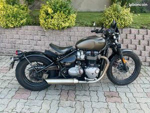 MOTO TRIUMPH 1200 CC BOBBER BONNEVILLE