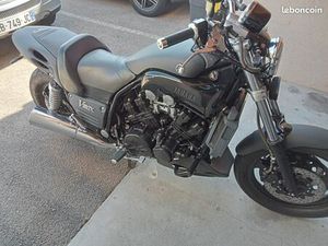 MOTO YAMAHA V-MAX