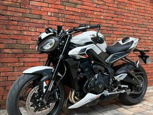 TRIUMPH STREET TRIPLE 765R