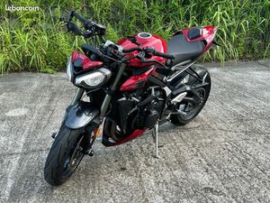 TRIUMPH STREET TRIPLE RS 765 CARNIVAL RED