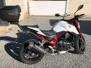 HONDA 750 HORNET 2023 – 3 700 KM – ÉTAT NEUF – FULL OPTIONS – GARANTIE 5 ANS