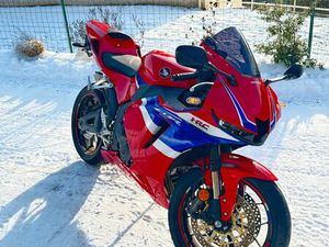 HONDA CBR 600 RR 2025