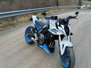 SUZUKI GSX-8S