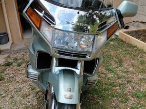 VENDS GOLDWING 1500 SE