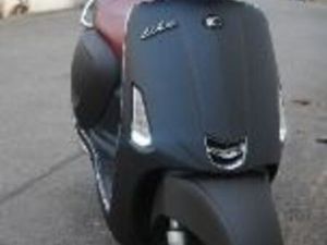KYMCO LIKE 50 2T – 5 784 KM – TRÈS BON ÉTAT – NOIR MAT / SIÈGE BORDEAUX CUIR