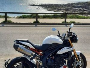 TRIUMPH SPEED TRIPLE 1050R 2013 BON ÉTAT