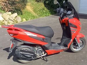 VEND SCOOTER APRILIA SXR ROUGE