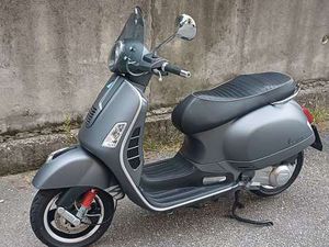 VESPA GTS SUPER 300 GRIGIO