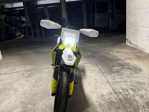HUSQVARNA 701 SUPERMOTO