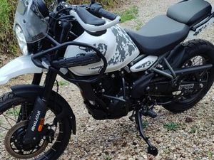 ROYAL ENFIELD HIMALAYAN 450 - KAMET WHITE - ÉTAT NEUF (599 KM)