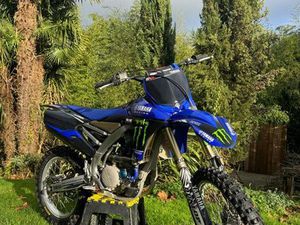 YAMAHA YZF 250 -VÉTÉRAN -PROPRE-PRÊTE À ROULER