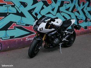 TRIUMPH SPEED TRIPLE 1200RR 2025 ÉTAT NEUF