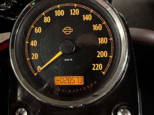 HARLEY-DAVIDSON DYNA FAT BOB SCHWARZ