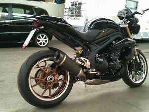 TRIUMPH SPEED TRIPLE 1050