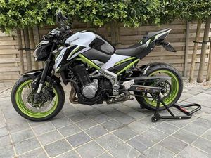 ② KAWASAKI Z900 **16000KM**3/2019**AKRAPOVIC**
