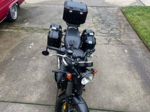 TRIUMPH BONNEVILLE T-100 BLACK