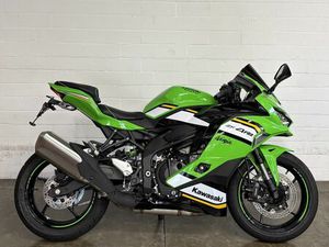 KAWASAKI NINJA ZX-4RR STARTER-BONUS-EDITION!