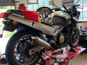 YAMAHA FZ 750 GENESIS