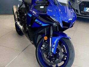 DERNIÈRE YAMAHA R1 NEUVE