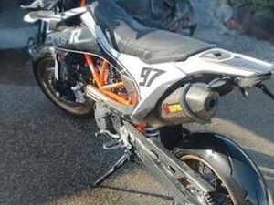 ◊KTM 690 SMCR