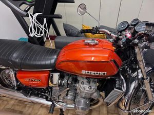 SUZUKI GT750