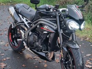 TRIUMPH SPEED TRIPLE 1050 RS