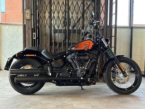 ② HARLEY-DAVIDSON CHOPPER SOFTAIL STREET BOB FXBBS