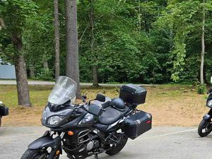2013 SUZUKI V-STROM 650 - GREAT ADVENTURE TOURING BIKE!