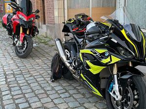 ② BMW S1000RR 09/2024 2400KM PACK M