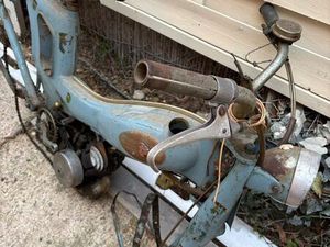 MOBYLETTE BLEU À RESTAURER