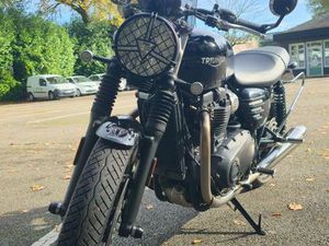 TRIUMPH STREET TWIN