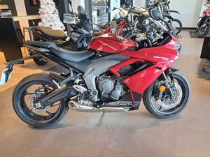 TRIUMPH - DAYTONA 660