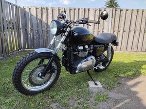 TRIUMPH THRUXTON 900