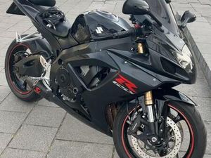 ② GSXR 600 PAPIER A2 FULL POWER