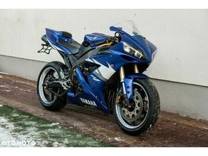 YAMAHA R1