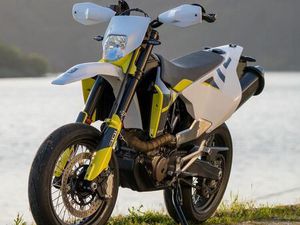 HUSQVARNA 701 SUPERMOTO MODELL 2021