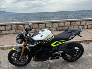 TRIUMPH STREET TRIPLE 765 MOTO2 ÉDITION