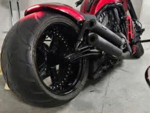 HARLEY VROD MUSCLE SHOW BIKE PNEU300