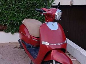 MOTA 50 CC VERMELHA ALBUFEIRA E OLHOS DE ÁGUA