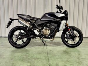 HUSQVARNA SVARTPILEN 801 PINHAL NOVO