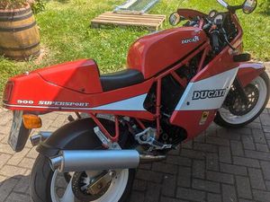 DUCATI 900 SS